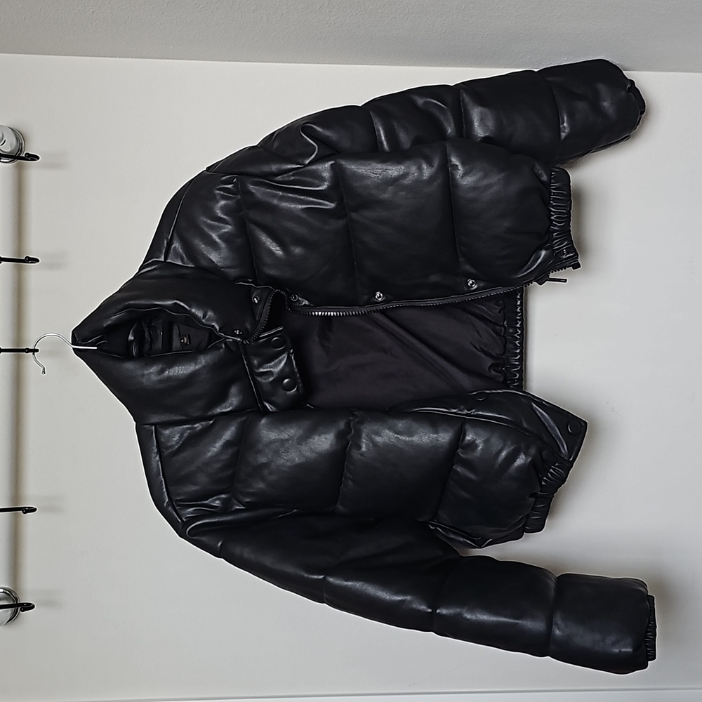 Truth by Republic Thick insulated Puffy Bomber Jacket quilted Faux leather Black